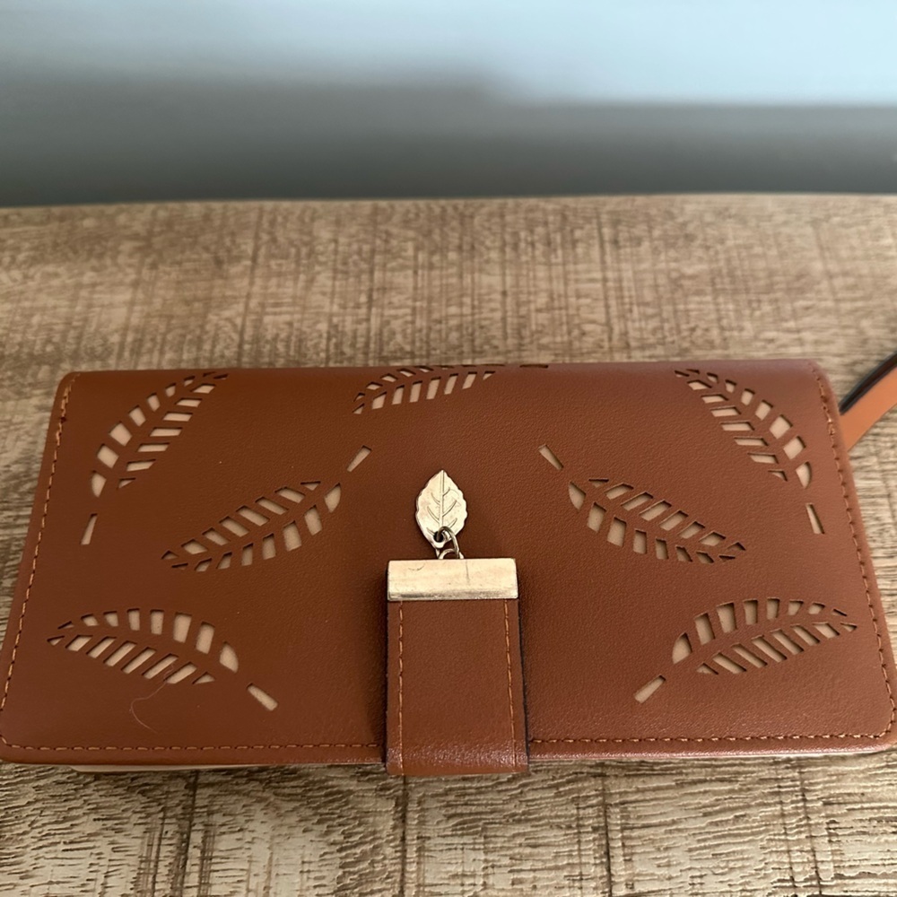 Vagabond Goods Brown Leaf Cutout Wallet | “Sea La Vie” Embossing - Picture 2 of 16